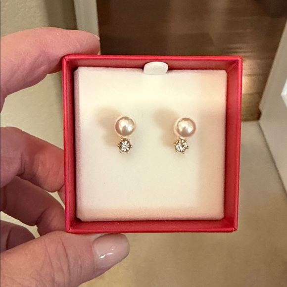 Jewelry - Elegant Pearl and Rhinestone Stud Earrings
